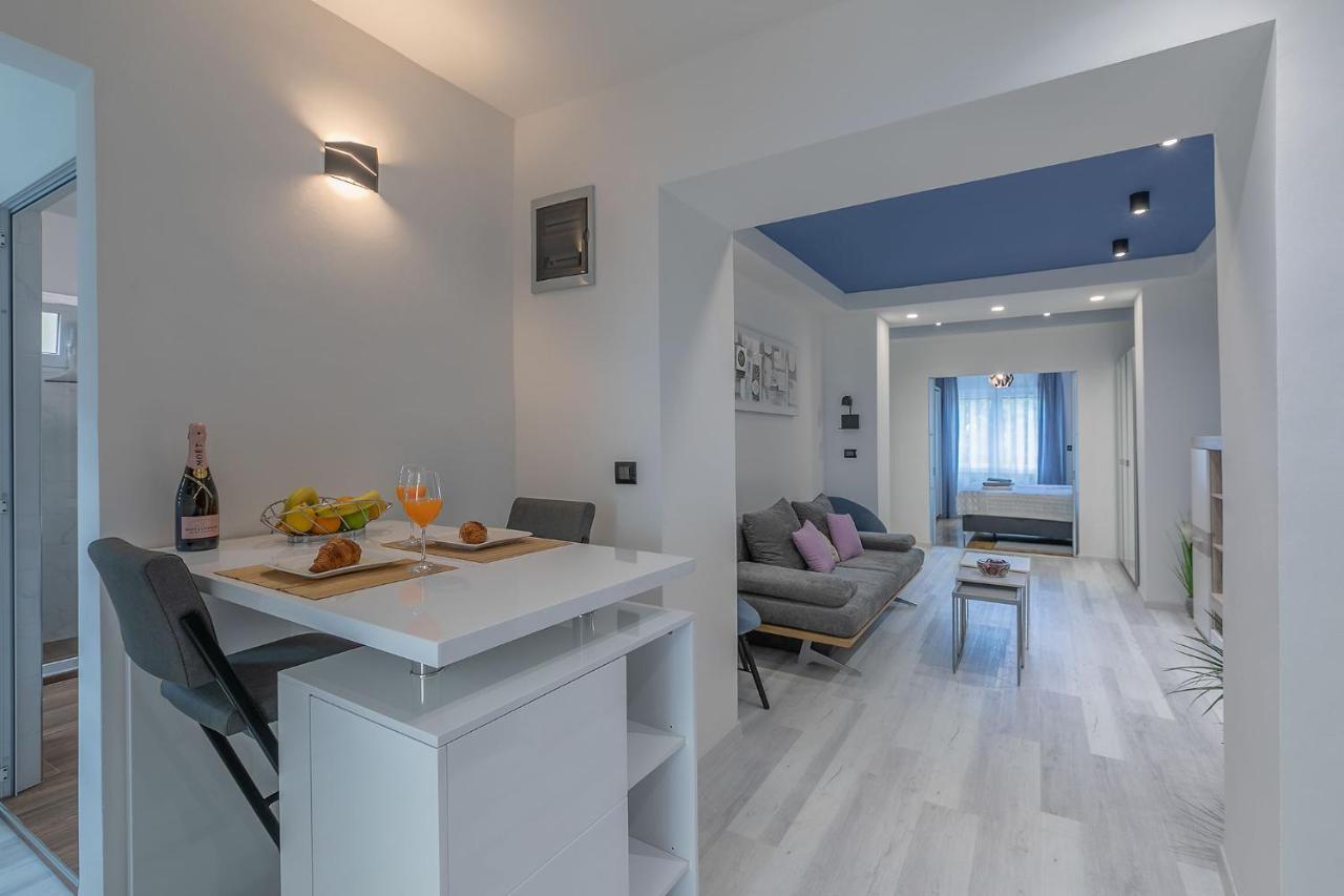 Arena Blue Dream - Modern Apartment With Terrace Pula Bagian luar foto