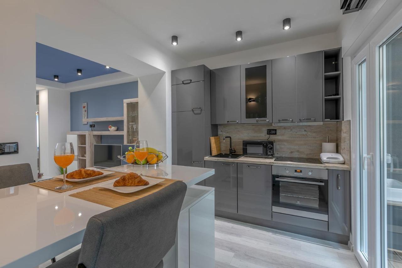 Arena Blue Dream - Modern Apartment With Terrace Pula Bagian luar foto