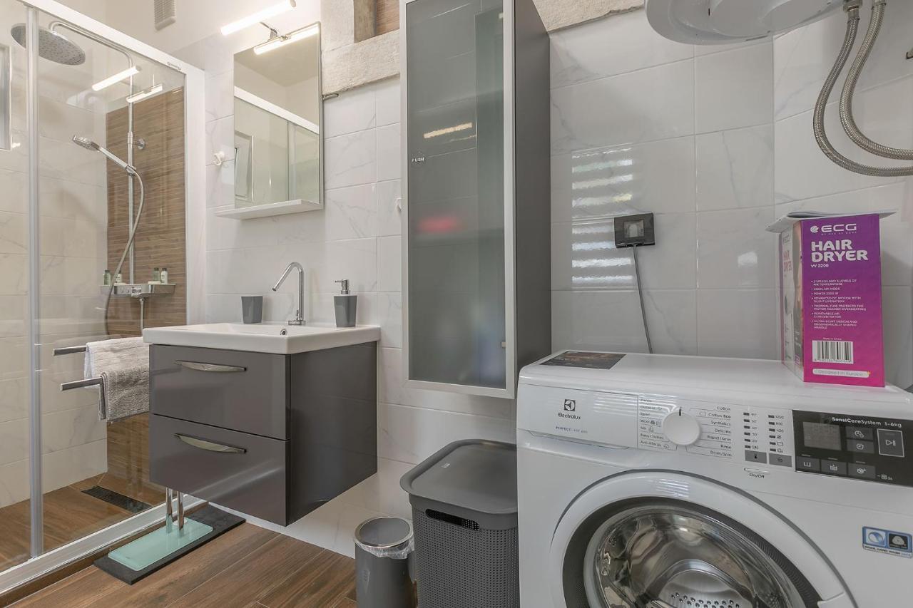 Arena Blue Dream - Modern Apartment With Terrace Pula Bagian luar foto