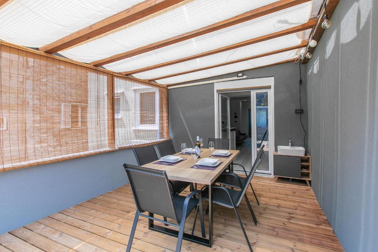 Arena Blue Dream - Modern Apartment With Terrace Pula Bagian luar foto