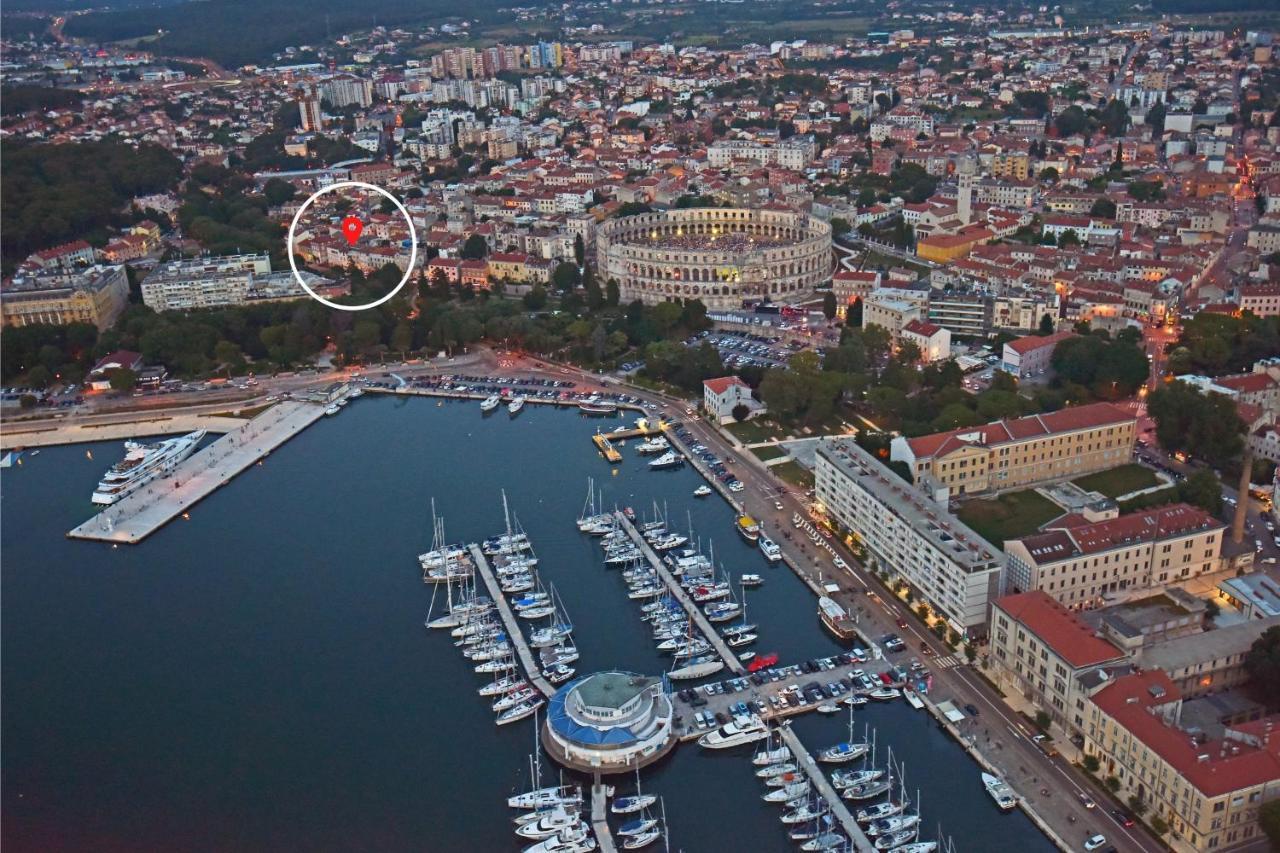 Arena Blue Dream - Modern Apartment With Terrace Pula Bagian luar foto